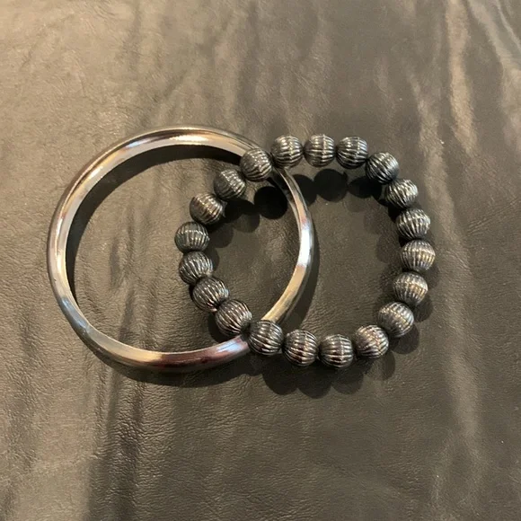 Costume set of two silver toned bracelets - Picture 2 of 3